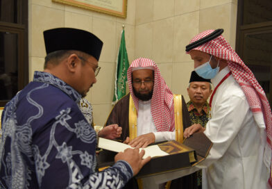 فضيلة الأمين العام للمجمع  يستقبل وزير الشؤون الدينية الإندونيسي