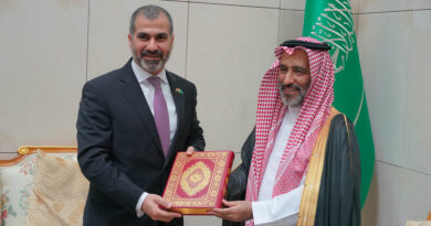 القنصل العام ومندوب العراق الدائم لدى منظمة التعاون الإسلامي يزور مجمع الملك فهد لطباعة المصحف الشريف