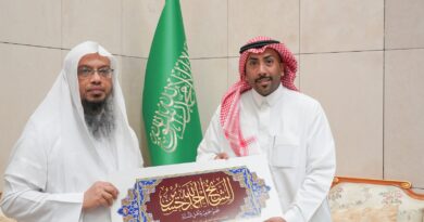مجمع الملك فهد لطباعة المصحف الشريف يستقبل عضو جمعية أهل السنة في بنغلاديش