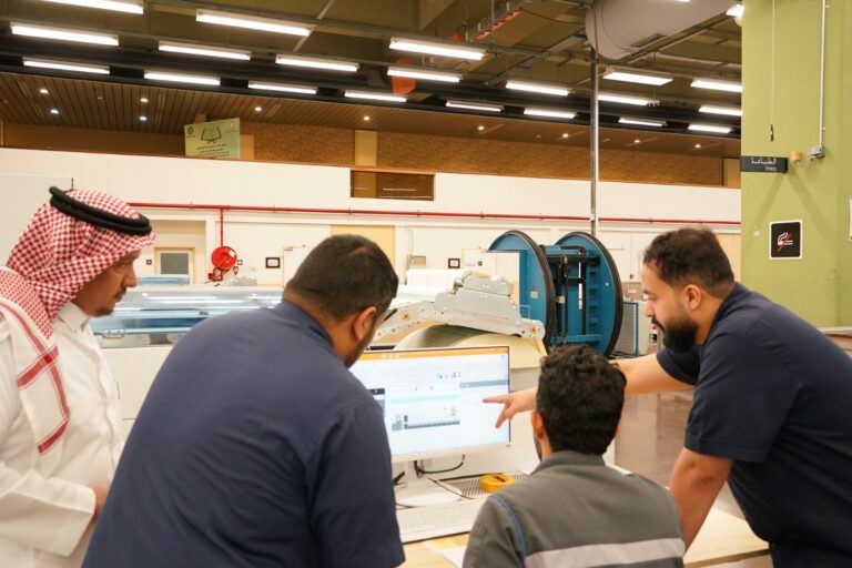 مجمع الملك فهد لطباعة المصحف الشريف يواصل تنفيذ برامج التدريب على رأس العمل في مجالات التجليد والخياطة والطباعة الرقمية