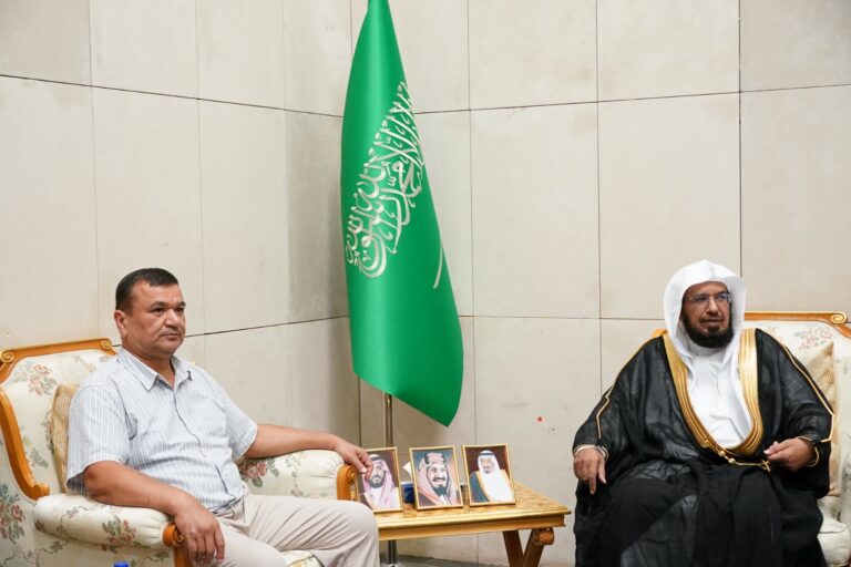 مدير مركز الدراسات الإسلامية في طاجيكستان يزور مجمع الملك فهد لطباعة المصحف الشريف