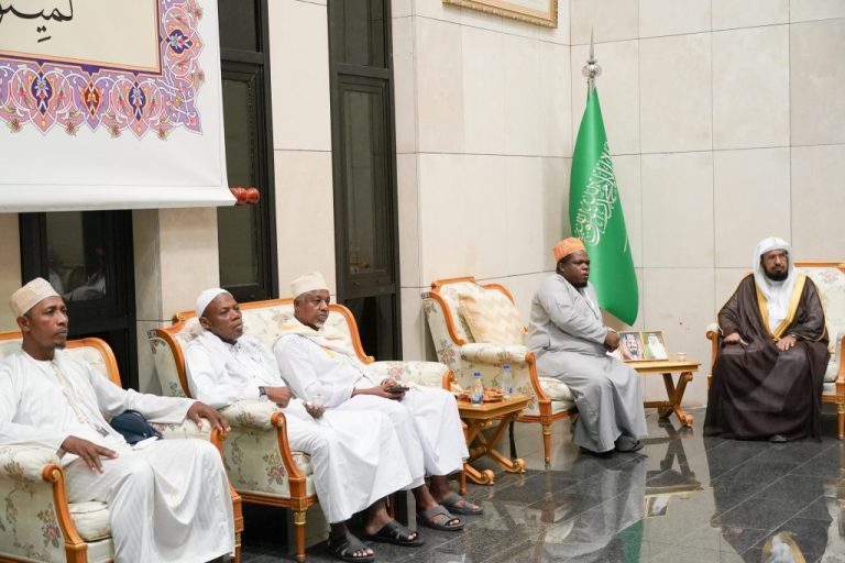 مجمع الملك فهد لطباعة المصحف الشريف يستقبل قضاة جمهورية جزر القمر