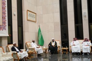 مجمع الملك فهد لطباعة المصحف الشريف يستقبل القائم بأعمال رئيس محكمة الأحوال الشخصية في كينيا