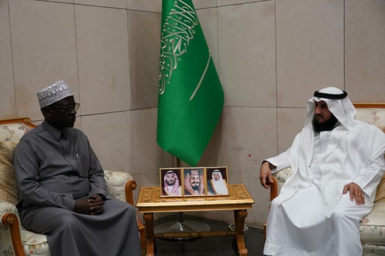 مجمع الملك فهد لطباعة المصحف الشريف يستقبل رئيس المجلس الأعلى لمسلمي كينيا