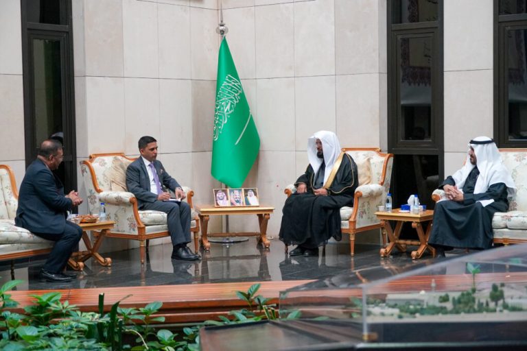 القنصل البنغلاديشي بجدة يزور مجمع الملك فهد لطباعة المصحف الشريف
