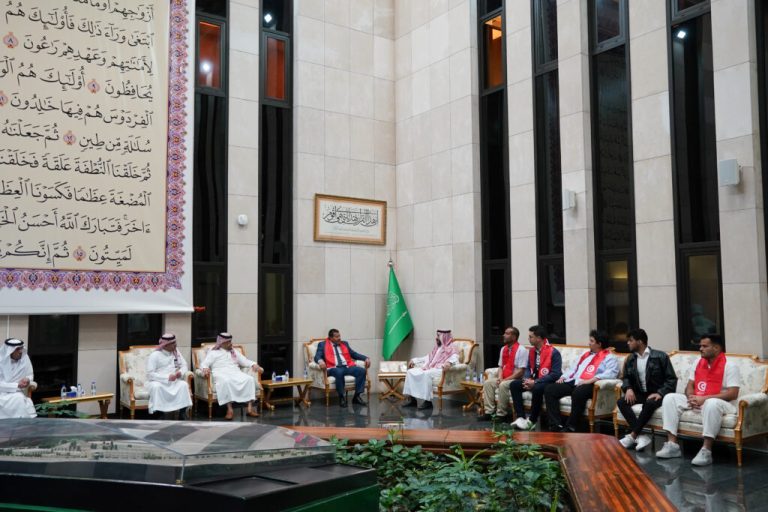 مجمع الملك فهد لطباعة المصحف الشريف يستقبل وفدًا تونسيًا للاطلاع على جهوده في خدمة القرآن الكريم