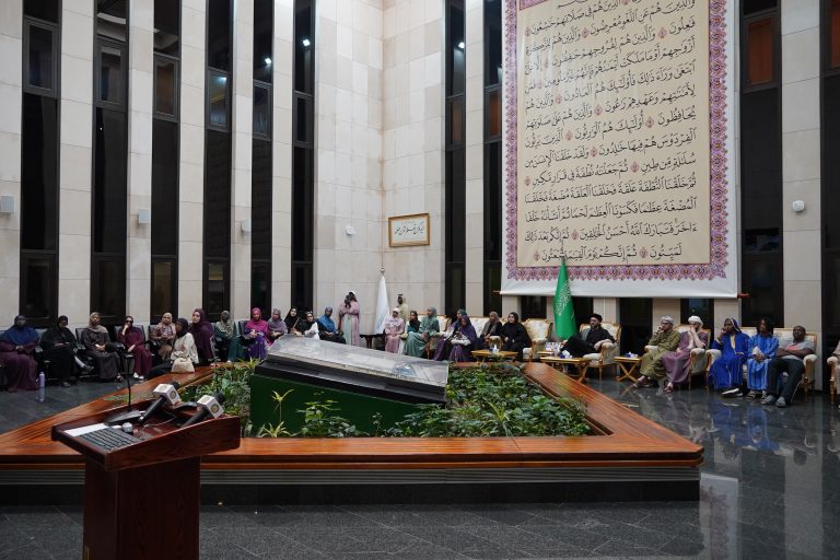 طلاب وطالبات جامعة الأمير مقرن يزورون مجمع الملك فهد لطباعة المصحف الشريف ويتعرفون على جهوده في خدمة القرآن الكريم
