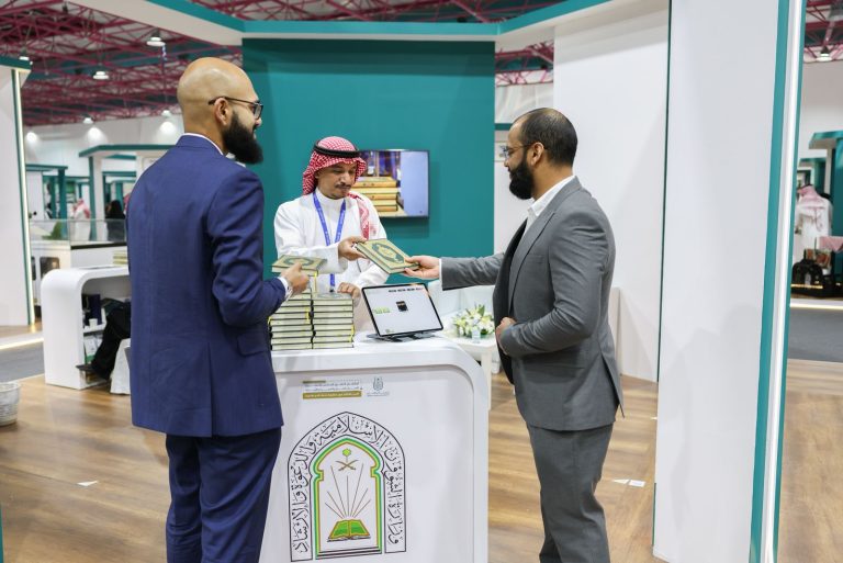 مجمع الملك فهد لطباعة المصحف الشريف يشارك في الملتقى العلمي السادس والعشرين لأبحاث الحج والعمرة والزيارة