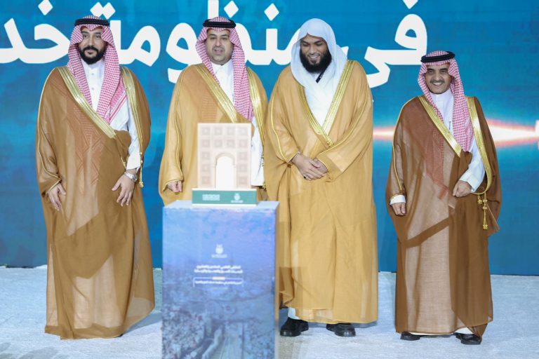 جامعة أم القرى تُكرّم وزارة الشؤون الإسلامية لمشاركتها في الملتقى العلمي السادس والعشرين لأبحاث الحج والعمرة والزيارة