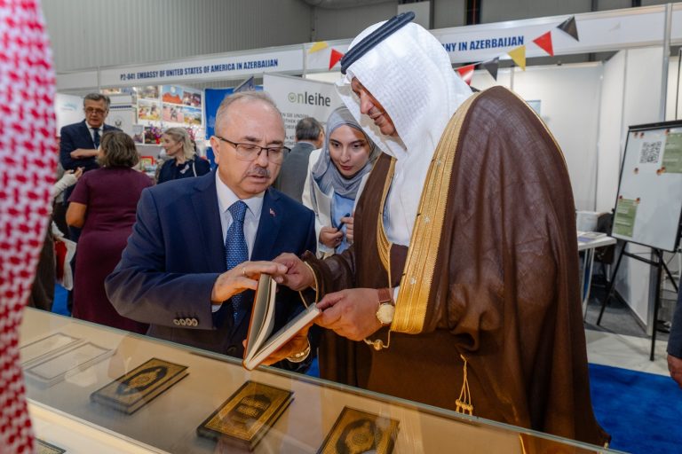 مجمع الملك فهد لطباعة المصحف الشريف يشارك في معرض باكو الدولي للكتاب 2026